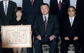 Takahashi commended with People's Honor Award